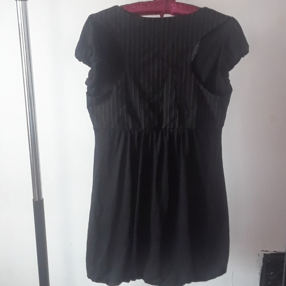 - Dress - Picture 2 of 4